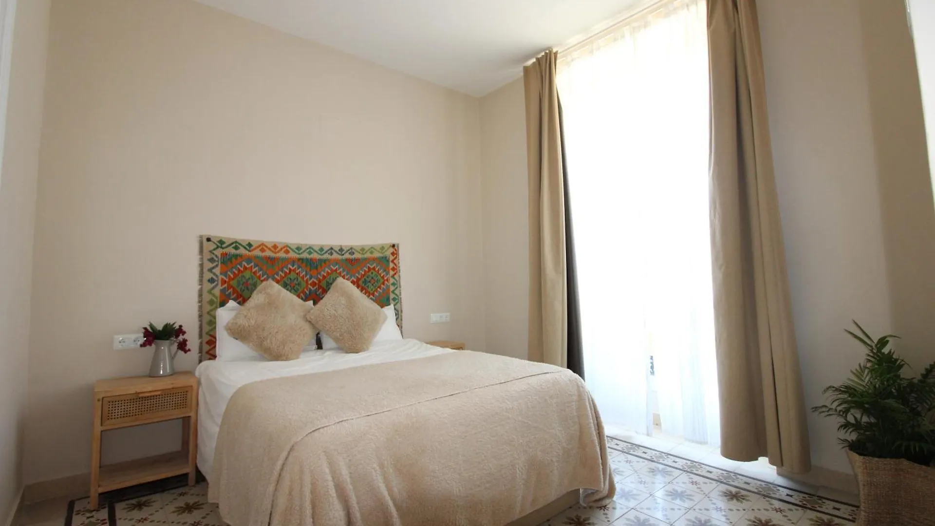 ** Konukevi Hostal Las Acacias Málaga İspanya