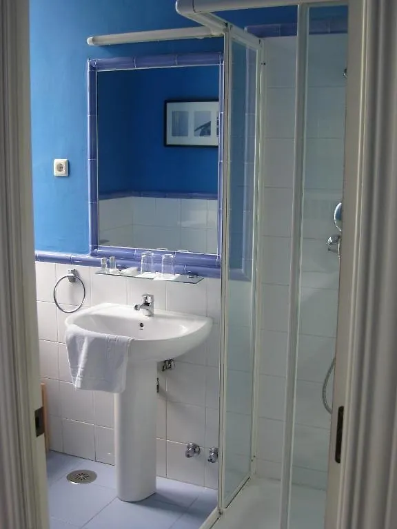 Hostal Las Acacias Málaga 2*,