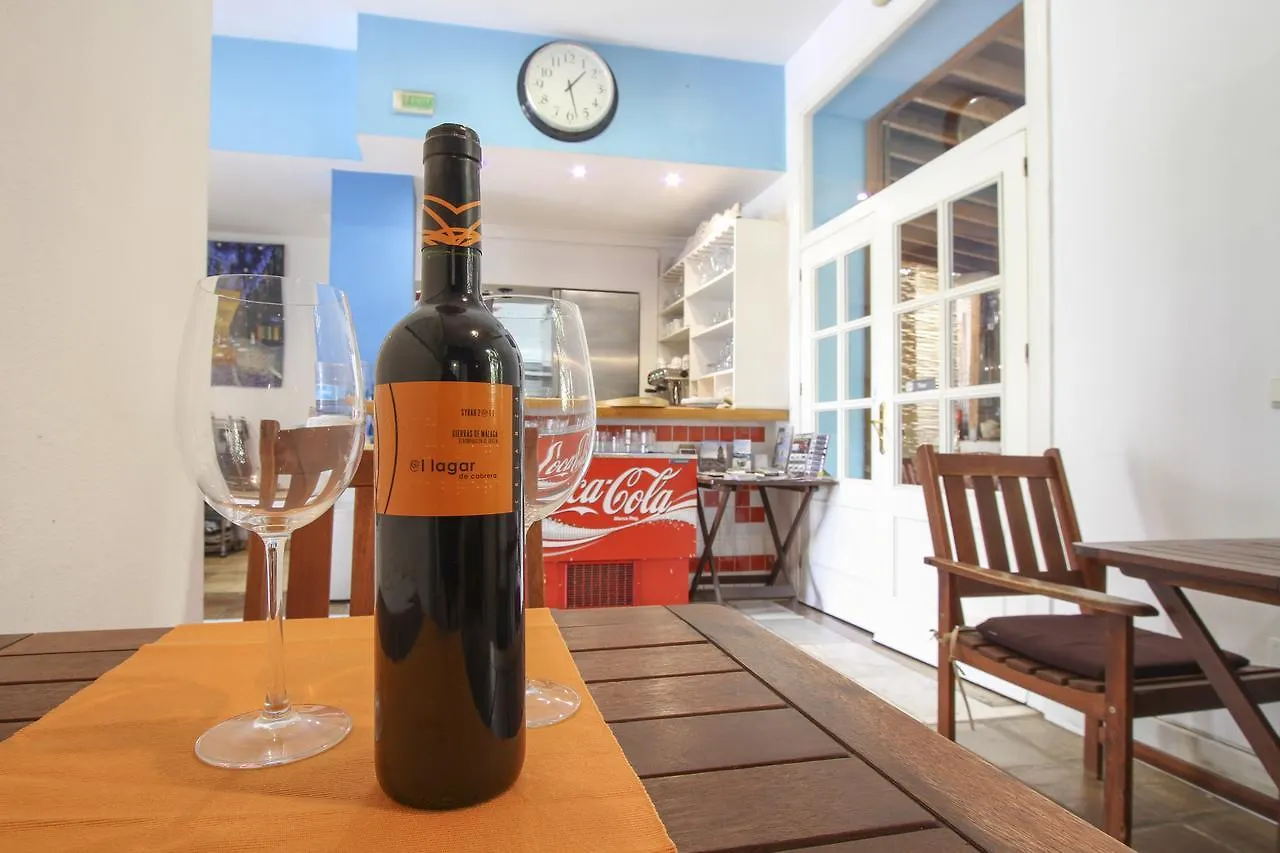Konukevi Hostal Las Acacias Málaga