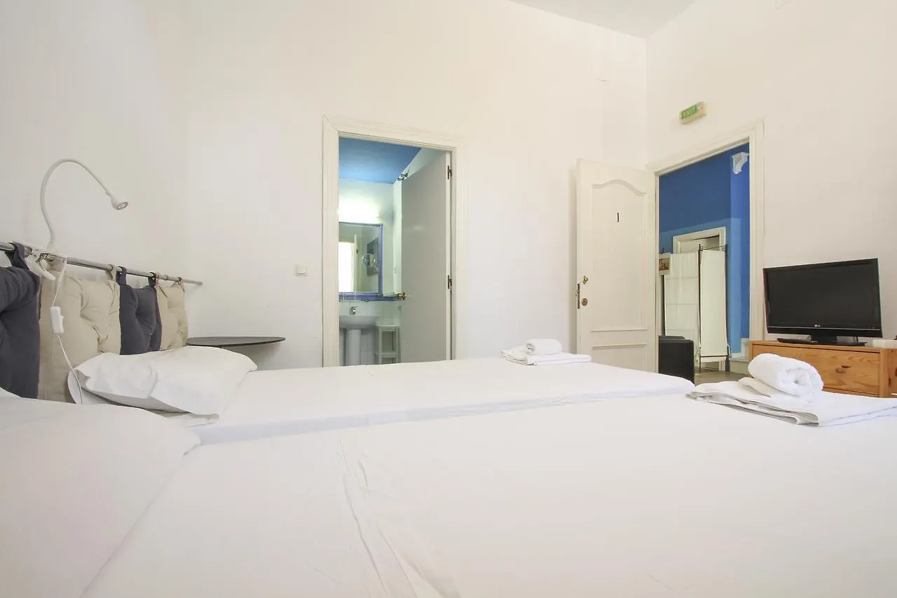 Konukevi Hostal Las Acacias Málaga