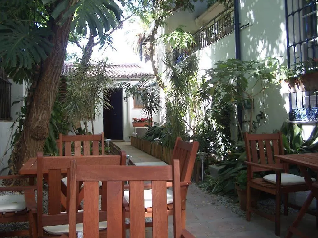 Hostal Las Acacias Málaga 2*,
